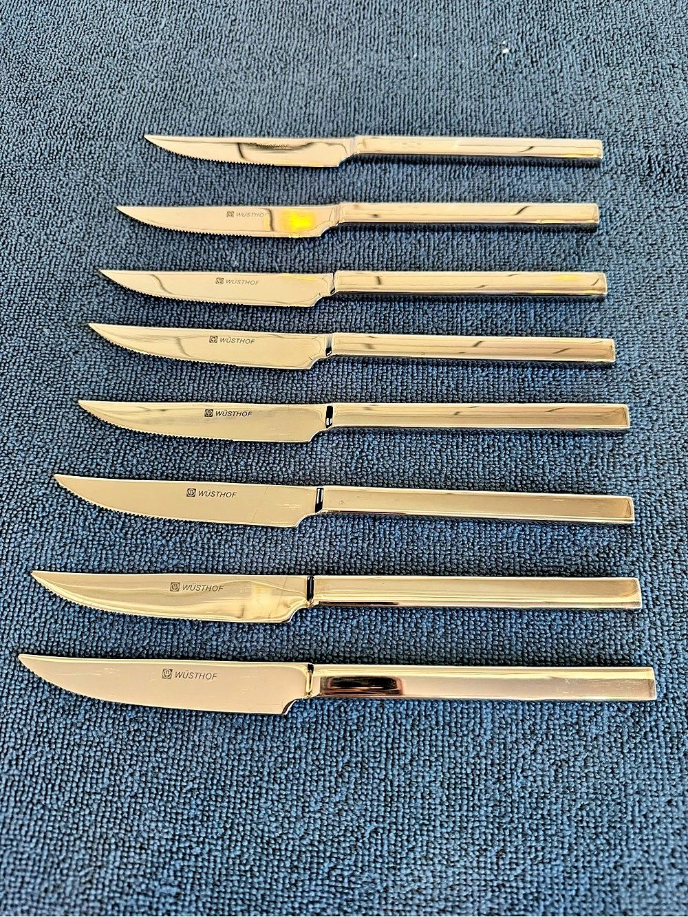 Wüsthof Stainless Mignon 8-Piece Steak Knife Set.